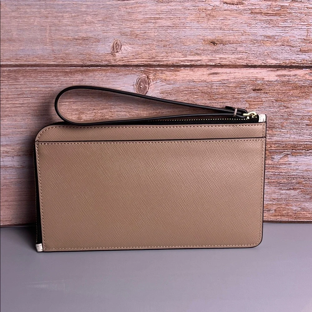 NWT Kate Spade Lucy Colorblock Embossed Ivory and Black Wristlet MSRP $149.00 - Picture 2 of 14